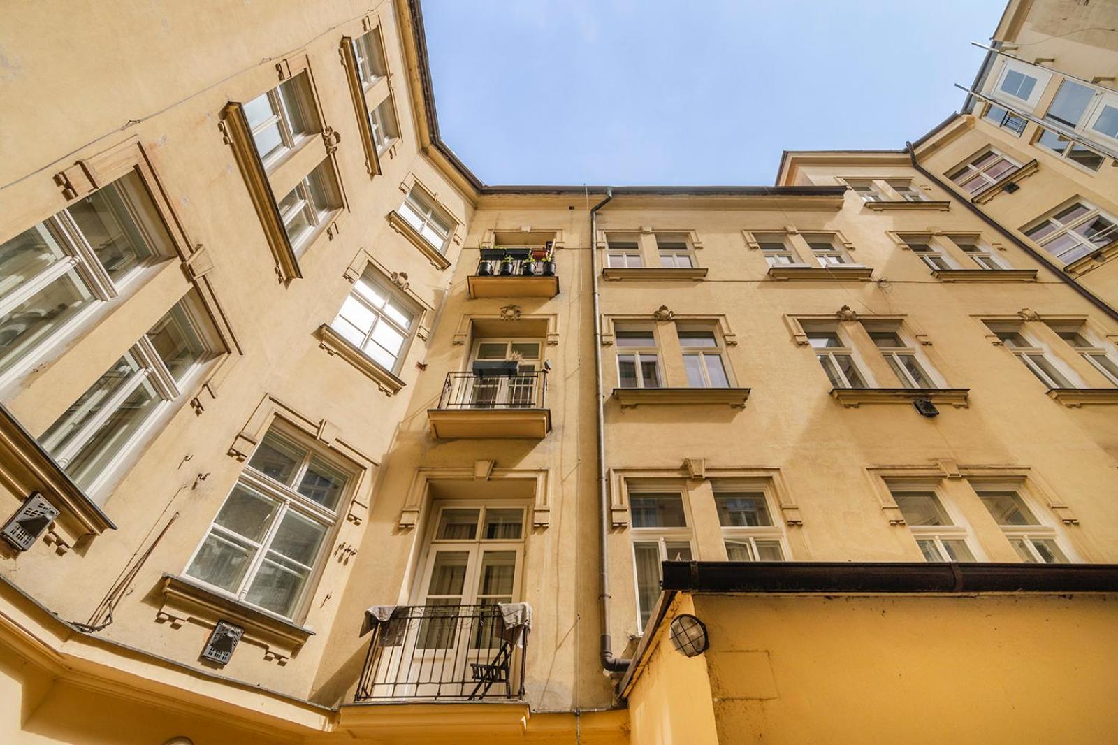Days - Spacious 117m2 Attic Retreat W Ac - Near Old Town Sq *