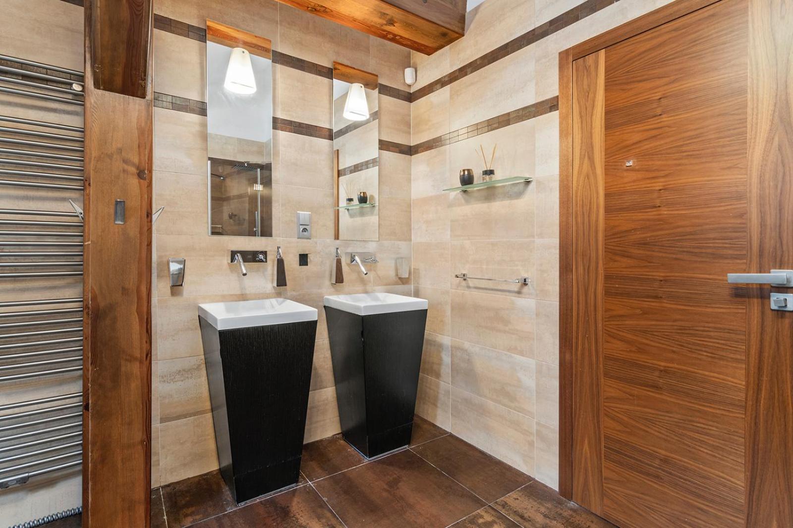 Days - Spacious 117m2 Attic Retreat W Ac - Near Old Town Sq Apartment *