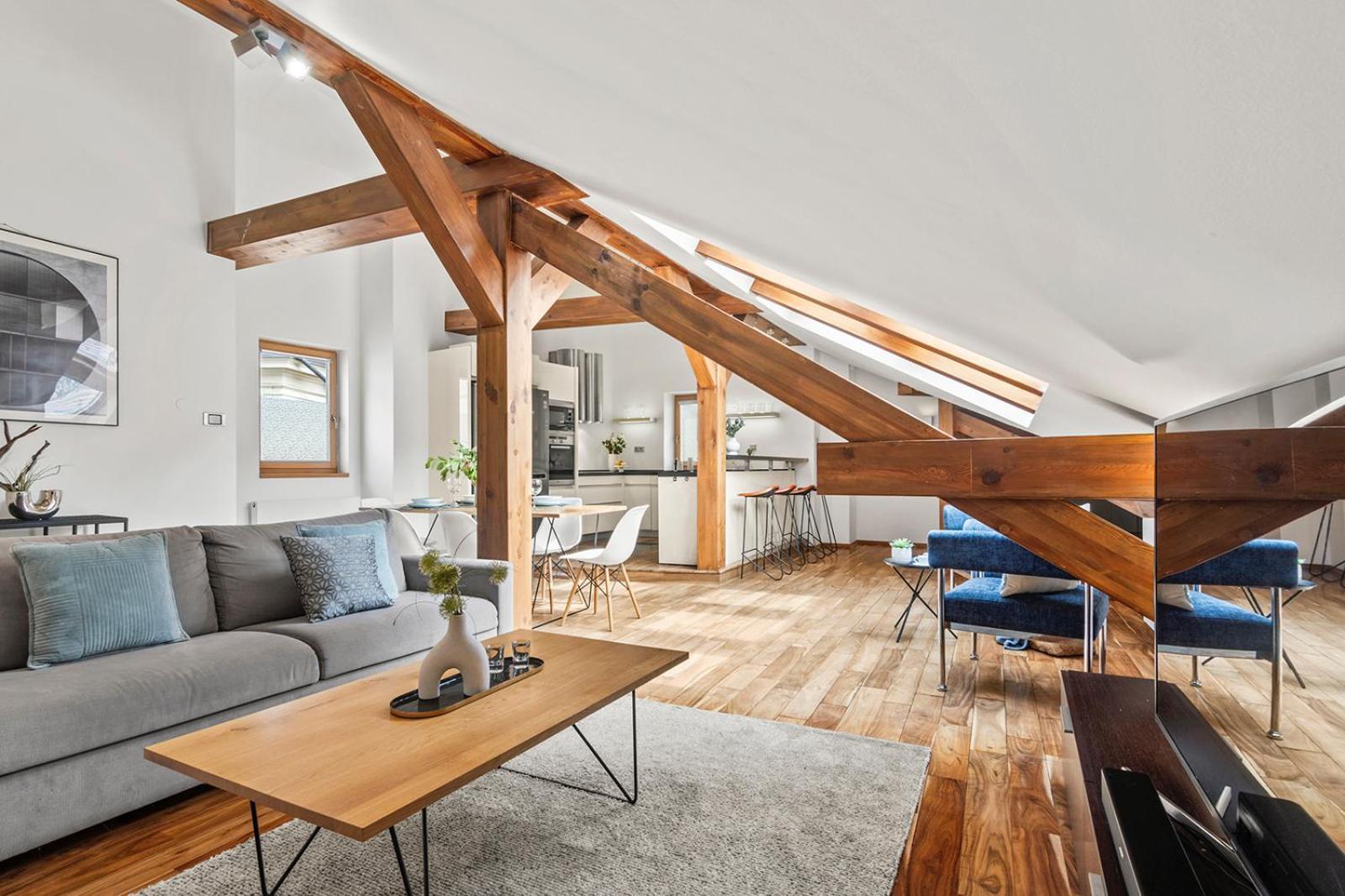 Days - Spacious 117m2 Attic Retreat W Ac - Near Old Town Sq *