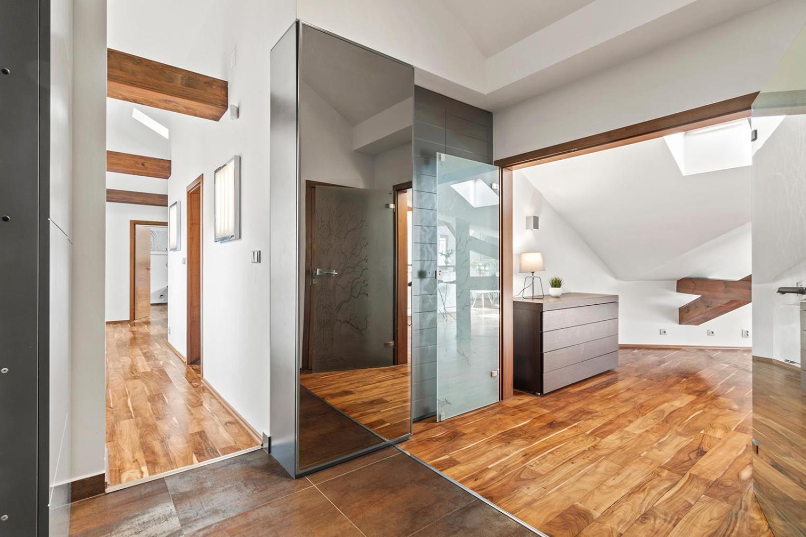 Days - Spacious 117m2 Attic Retreat W Ac - Near Old Town Sq Prag
