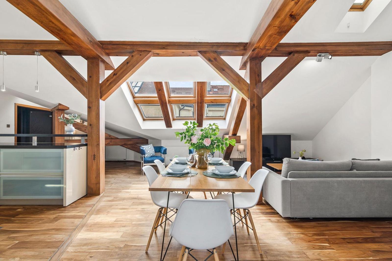 Days - Spacious 117m2 Attic Retreat W Ac - Near Old Town Sq Apartmán