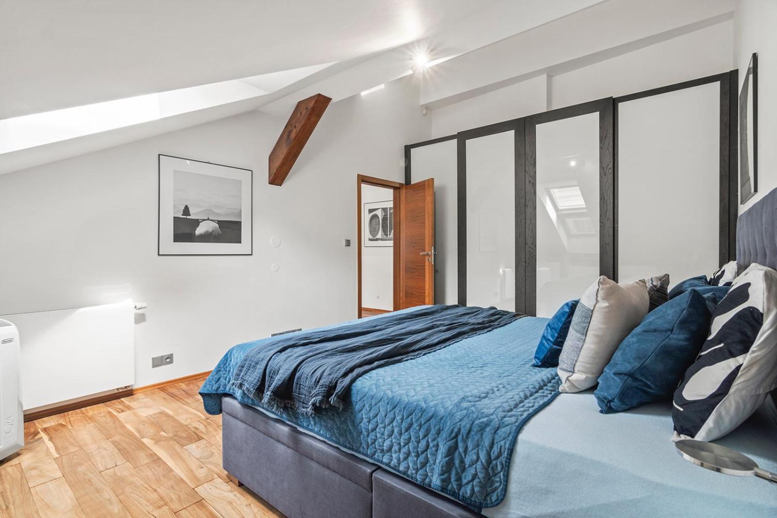 Days - Spacious 117m2 Attic Retreat W Ac - Near Old Town Sq Apartment